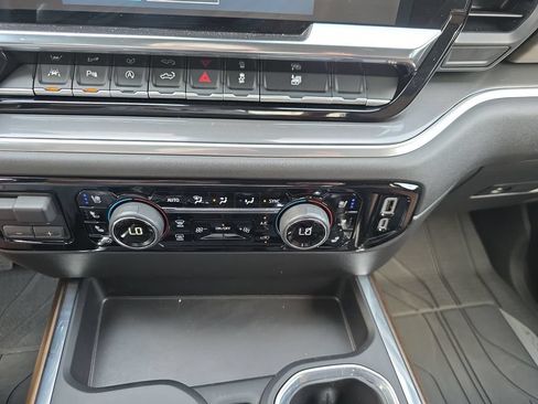 Used 2025 Chevrolet Silverado 1500 High Country AWD/4WD image 19