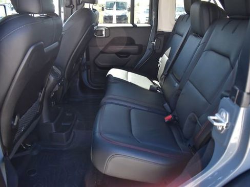 Used 2024 Jeep Wrangler Unlimited Rubicon w/ Convenience Group AWD/4WD image 21