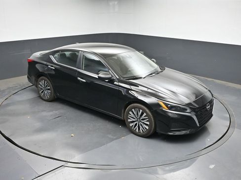 Used 2024 Nissan Altima 2.5 SV image 23