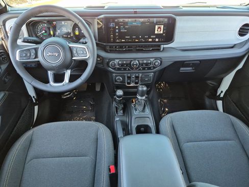 Used 2025 Jeep Wrangler Unlimited Sahara w/ Safety Group AWD/4WD image 28