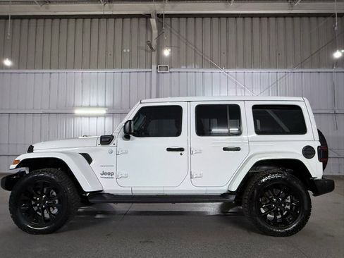 Used 2022 Jeep Wrangler Unlimited Sahara w/ Cold Weather Group image 15