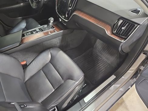 Used 2020 Volvo S60 T6 Momentum w/ Protection Package image 21