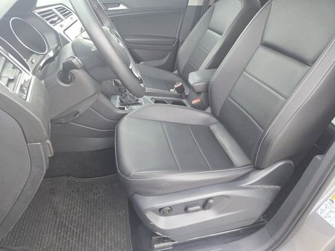 Used 2021 Volkswagen Tiguan SE image 5