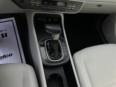 Used 2025 Hyundai Kona SEL AWD/4WD image 16