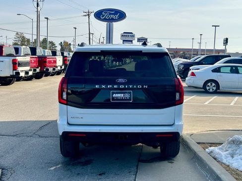 Certified 2025 Ford Expedition Active image 5