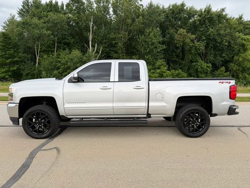 Used 2018 Chevrolet Silverado 1500 LT w/ All Star Edition AWD/4WD image 8