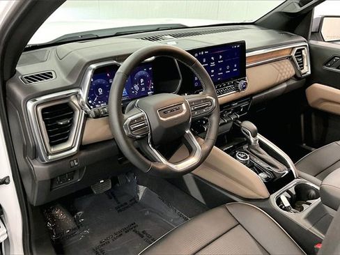 Used 2025 GMC Canyon Denali image 12