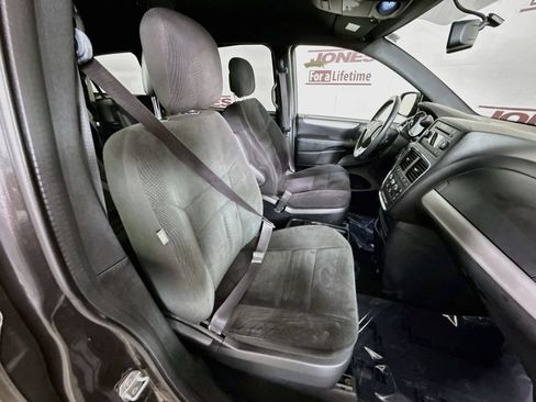 Used 2015 Dodge Grand Caravan SE w/ Quick Order Package 29E SE FWD image 28