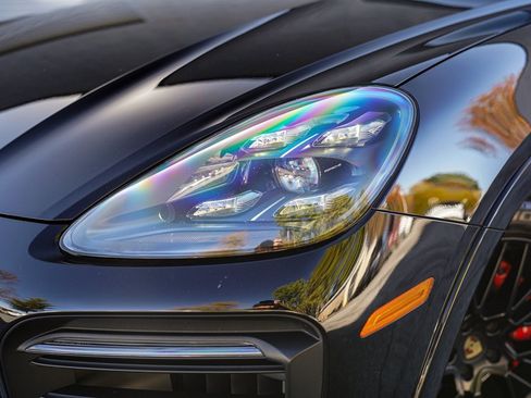 Used 2022 Porsche Cayenne GTS w/ Premium Package Plus image 3