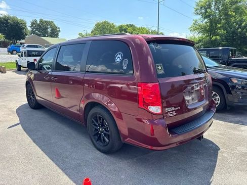 Used 2020 Dodge Grand Caravan SE FWD image 4