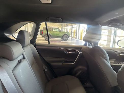 Used 2024 Toyota RAV4 SE image 15