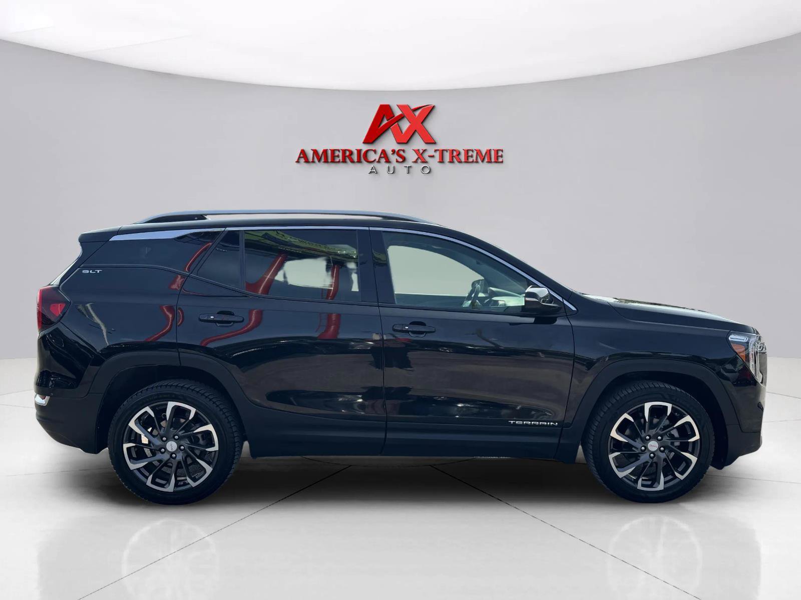 Used 2022 GMC Terrain SLT w/ Infotainment Package II AWD/4WD image 6