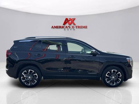Used 2022 GMC Terrain SLT w/ Infotainment Package II AWD/4WD image 6