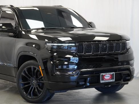Used 2022 Jeep Grand Wagoneer Series II AWD/4WD image 3