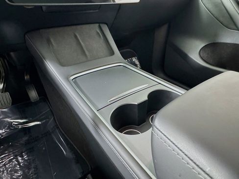 Used 2025 Tesla Model Y Long Range image 5