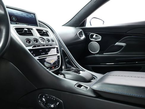 Used 2018 Aston Martin DB11 V12 RWD image 37