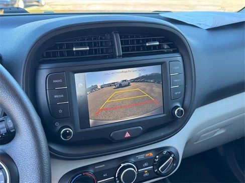 Used 2025 Kia Soul LX w/ LX Technology Package image 24