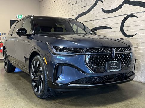 Used 2024 Lincoln Nautilus Reserve w/ Equipment Group 202A image 11