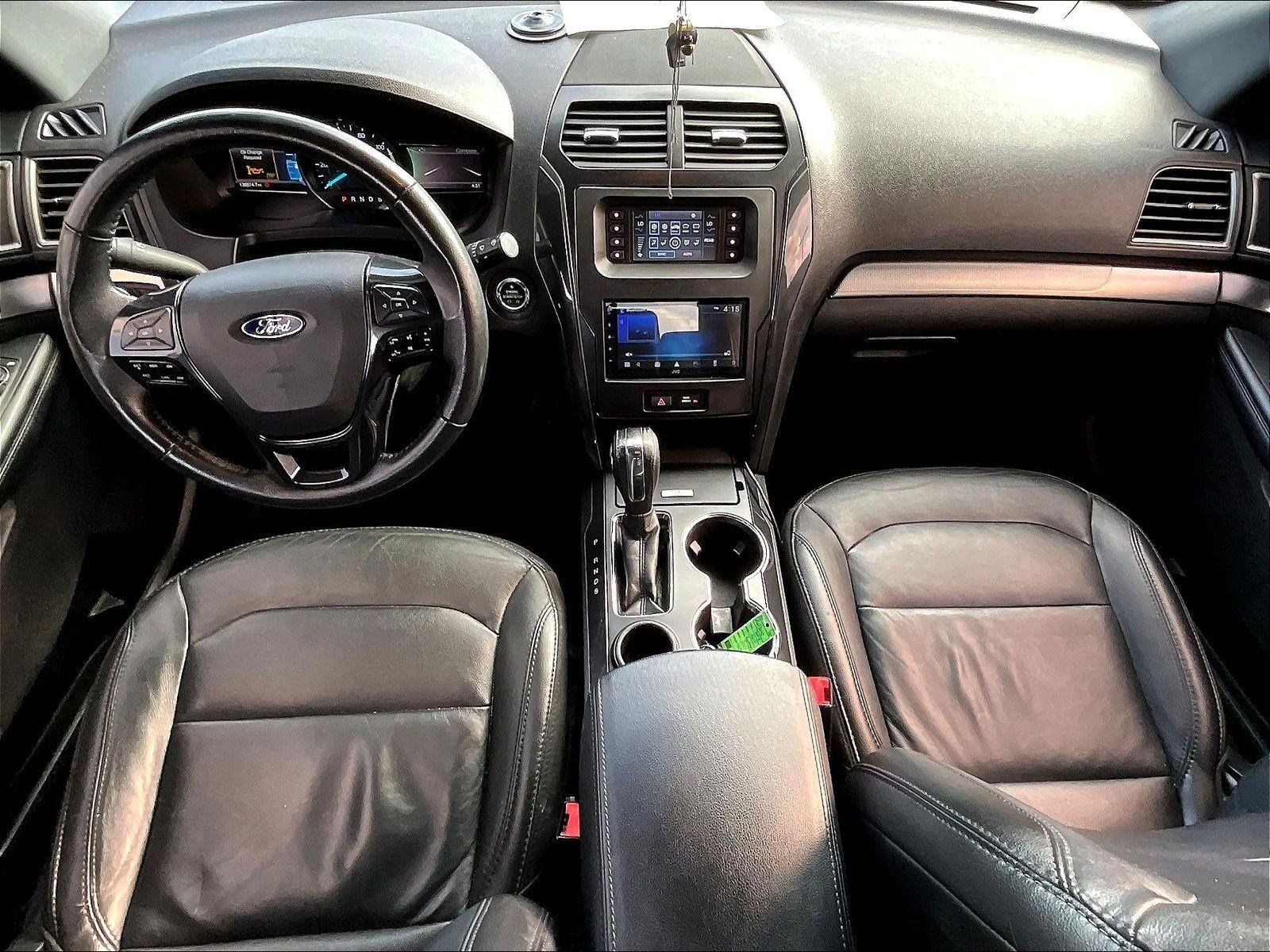 Used 2018 Ford Explorer XLT w/ Equipment Group 202A FWD image 7