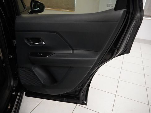 Used 2025 Nissan Kicks SV AWD/4WD image 25
