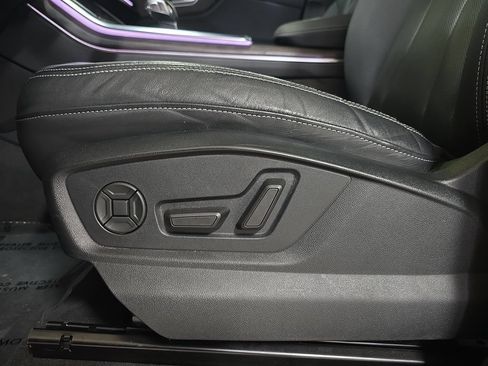 Used 2019 Audi Q8 Premium Plus w/ Premium Plus AWD/4WD image 28
