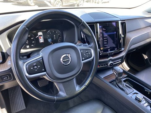 Used 2021 Volvo XC60 T5 Momentum FWD image 18