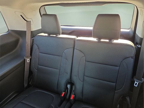 Used 2021 GMC Acadia SLT w/ LPO, Floor Liner Package image 11