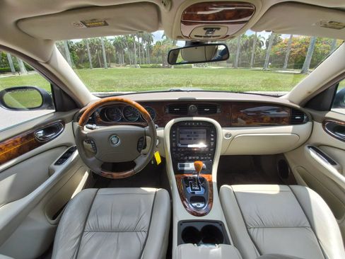 Used 2006 Jaguar XJ Vanden Plas RWD image 16