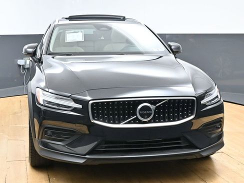 Used 2025 Volvo V60 B5 Cross Country Plus AWD/4WD image 4