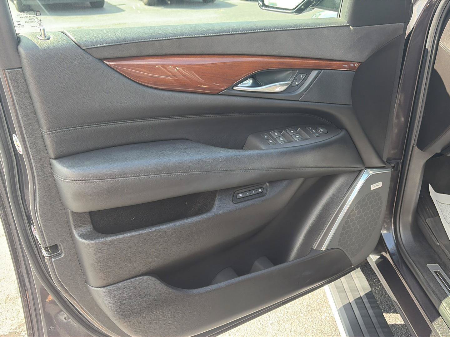 Used 2017 Cadillac Escalade Premium Luxury AWD/4WD image 9