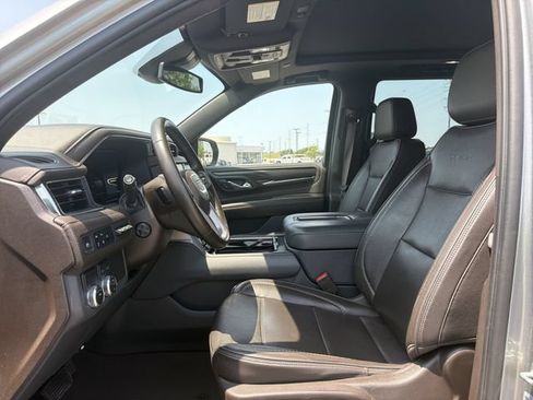 Used 2023 GMC Yukon Denali RWD image 9