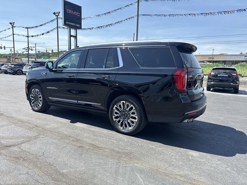 Used 2023 GMC Yukon Denali Ultimate AWD/4WD image 6
