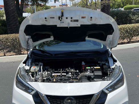 Used 2020 Nissan Versa SR FWD image 43