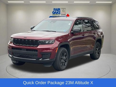Used 2025 Jeep Grand Cherokee L Altitude AWD/4WD image 3