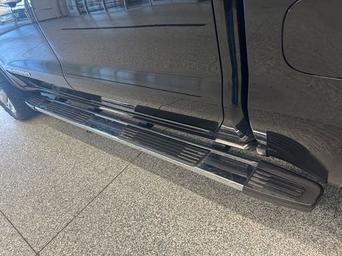 Used 2023 GMC Sierra 1500 SLT w/ SLT Convenience Package image 17