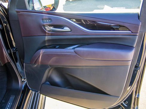 Used 2023 Cadillac Escalade Sport Platinum w/ LPO, ONYX Package image 21