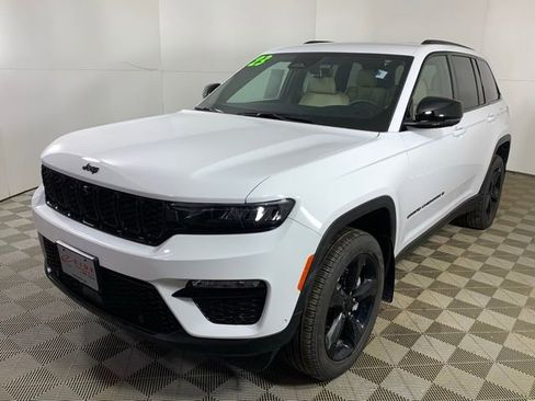 Used 2023 Jeep Grand Cherokee Limited w/ Luxury Tech Group II AWD/4WD image 2