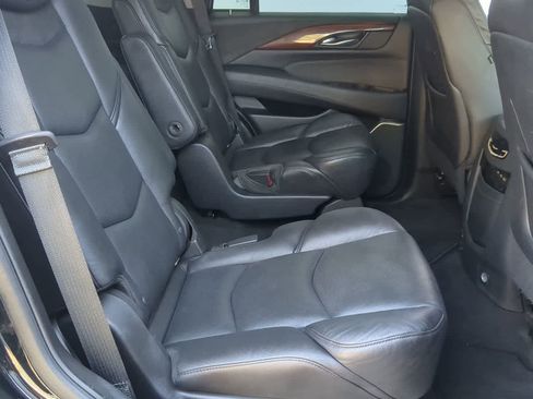 Used 2019 Cadillac Escalade Luxury image 21