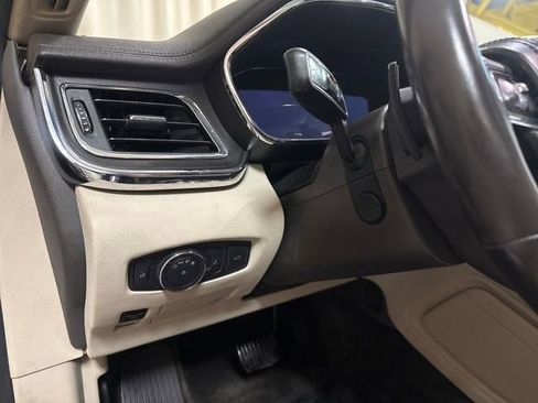 Used 2017 Lincoln Continental Select w/ Climate Package image 13