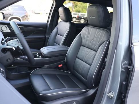 New 2026 Buick Enclave Avenir w/ Super Cruise Package FWD image 13