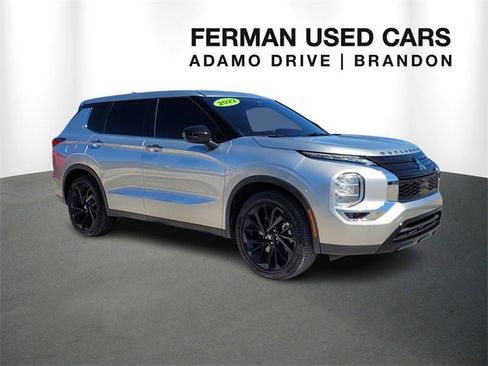 Used 2022 Mitsubishi Outlander SE image 1