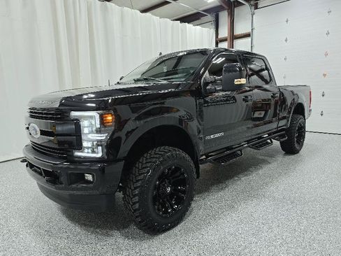 Used 2019 Ford F250 Lariat w/ Lariat Ultimate Package AWD/4WD image 3