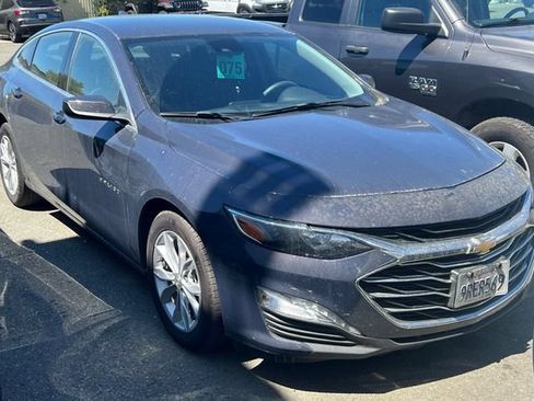 Used 2025 Chevrolet Malibu LT FWD image 2