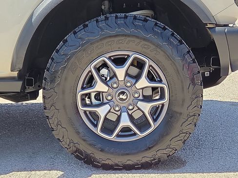Used 2025 Ford Bronco Badlands AWD/4WD image 8