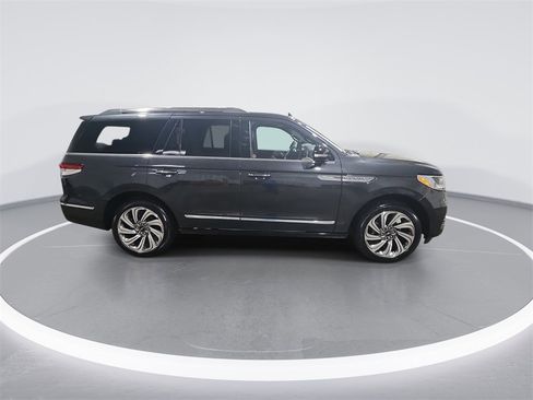 Used 2024 Lincoln Navigator Reserve w/ Equipment Group 201A image 9