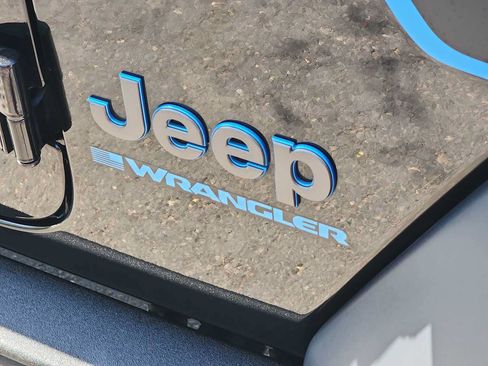 Used 2023 Jeep Wrangler Unlimited Rubicon 4xe AWD/4WD image 11