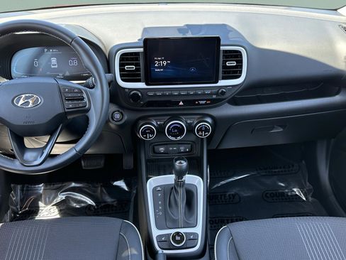 Used 2024 Hyundai Venue Limited image 12