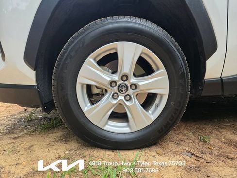 Used 2020 Toyota RAV4 LE AWD/4WD image 4