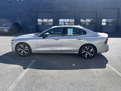 Used 2025 Volvo S60 B5 Core FWD image 19