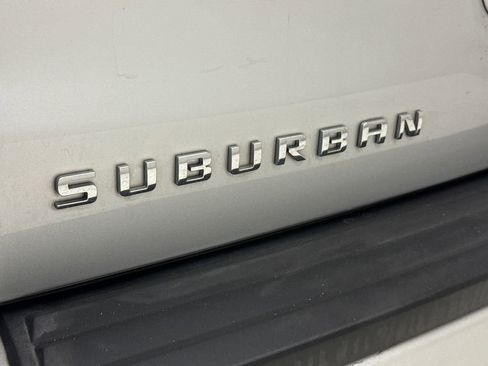 Used 2019 Chevrolet Suburban LT image 10